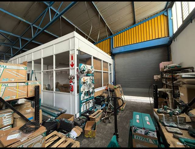 406M² WAREHOUSE TO LET IN SPARTAN